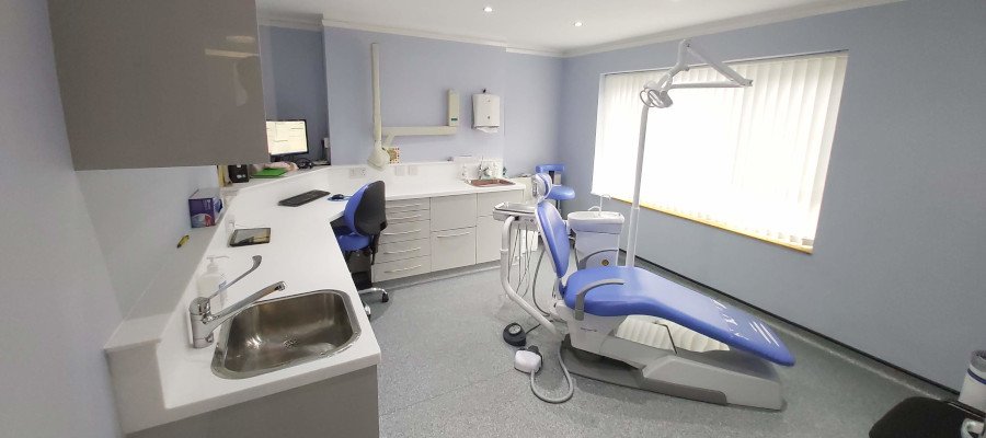 Box de atención dental equipado para evaluación integral